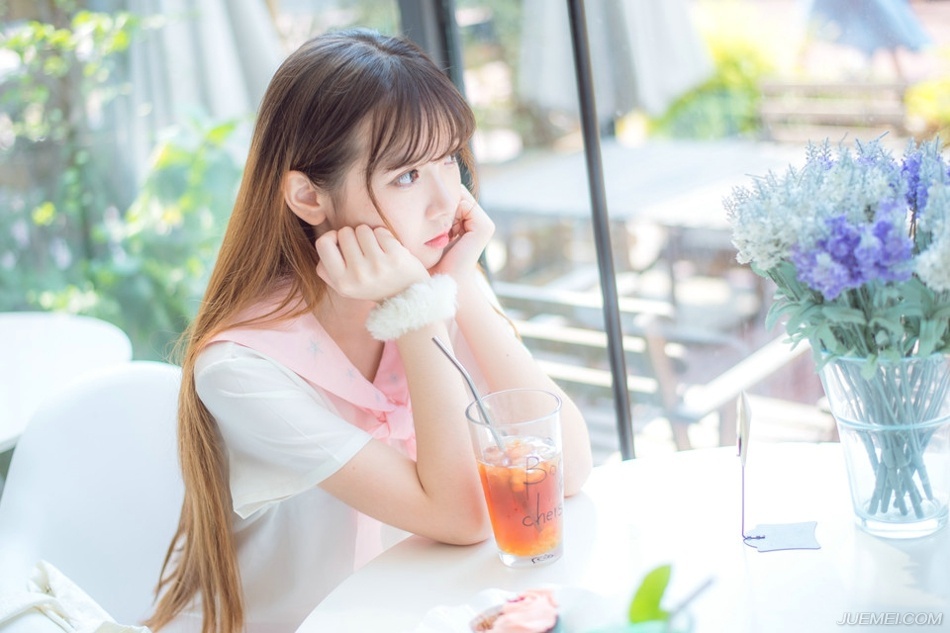 生命如横越的大海，我们相聚在一这条小船上。死时，我们便到了岸，各去各的世界。